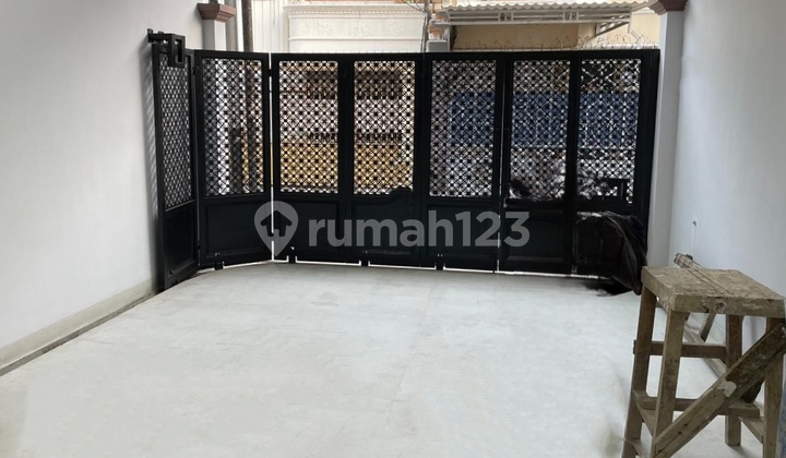 Rumah Baru Cakep 3.5lt Shm Hadap Selatan Dekat Pasar Baru