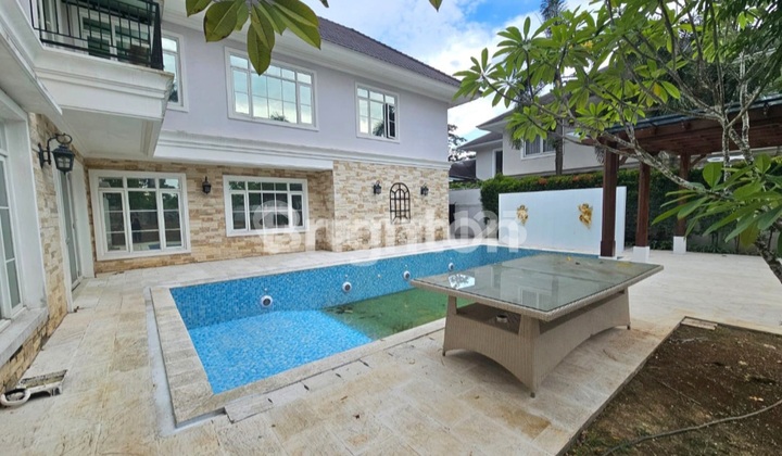 Luxury House Very Comfortable Strategic Location Lippo Karawaci Tangerang 2