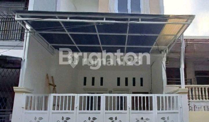 New 3-Story Strategic Ready-to-Occupy House in Pademangan