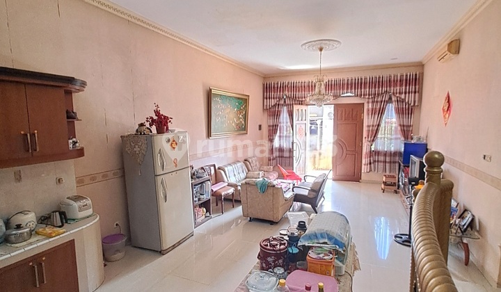 Di Jual Cepat !! Rumah Semi Furnish 5x15 Strategis Hadap Timur 