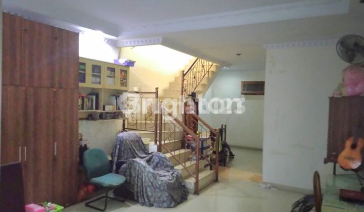 RUMAH PADEMANGAN 3 LANTAI FURNISH JALAN LEBAR JAKARTA UTARA 2