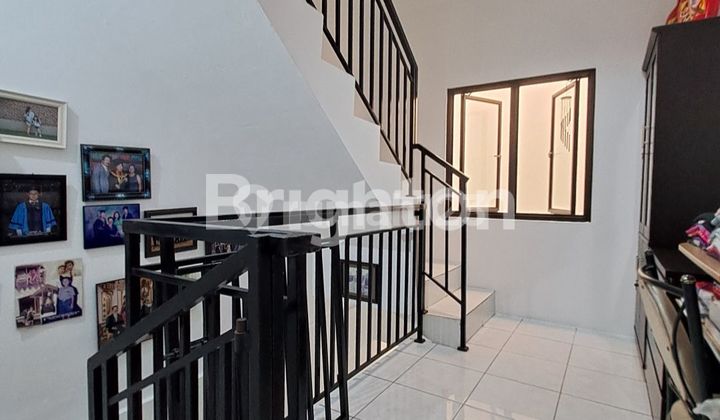 RUMAH 3 LANTAI TERAWAT 4 KAMAR ,ROW JALAN 2 MOBIL JAKARTA BARAT