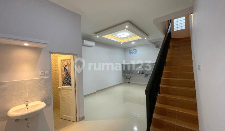 Rumah Baru Cakep 3.5lt Shm Hadap Selatan Dekat Pasar Baru 2