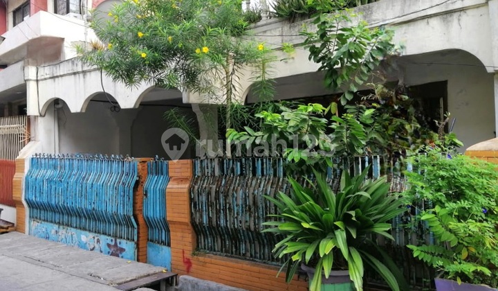 Di Jual Murah !! Rumah Lama Uk 9x11 Bangunan 2 Lt Hadap Selatan 