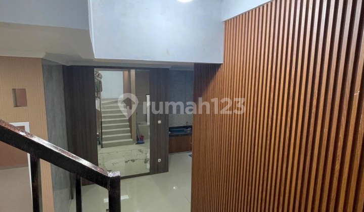 Nice House 8x15 with SHM Wide Road in Dikelapa Gading 2