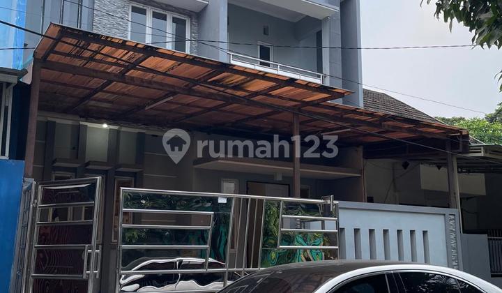 Nice House 8x15 with SHM Wide Road in Dikelapa Gading Nice House 8x15 with SHM Wide Road in Dikelapa Gading