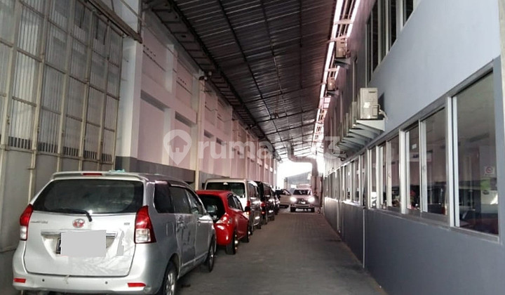 Workshop and Office with an Area of 2000 Square Meters, on Jl Soragan.