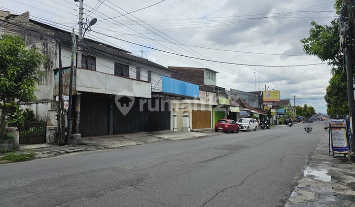 For Sale, Strategic Shop House on the Side of Godean Road Km 5, Only 5 Minutes to Tugu, Banyuraden, Gamping, Sleman