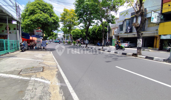 Dijual Rumah dengan Tanah yang Luas, 848 Meter Persegi, Berada Dekat dengan Tugu Jogja, Bumujo, Jetis, Yogyakarta 2