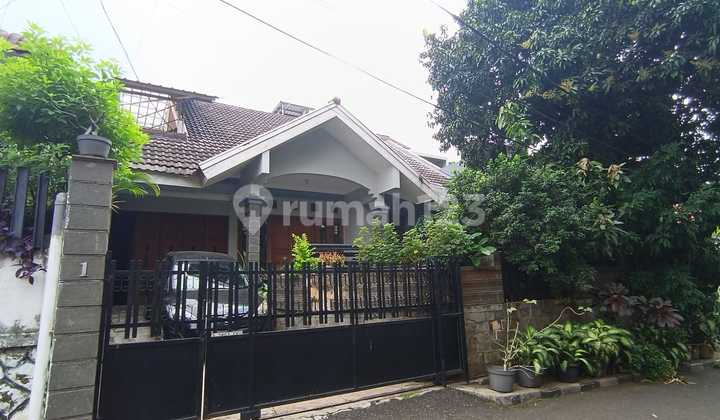 Rumah Lama Asri Di Jl Johari Kebayoran Lama Jakarta Selatan 