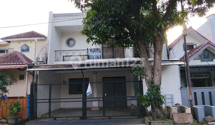 Old 2-Story House in Graha Raya Cluster Anggre Loka Tangerang 2