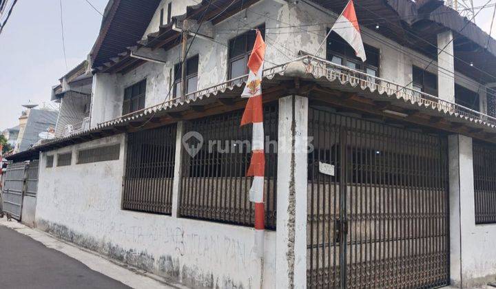 di RUMAH TUA HITUNG TANAH DIJLN TANAH ABANG TIMUR DALAM RT002 RW 04 KEL.GAMBIR.JAKPUS 2