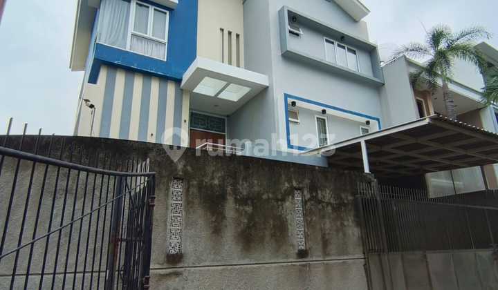 Strategic 3-Story House in Taman Kebon Jeruk Intercon, West Jakarta 2
