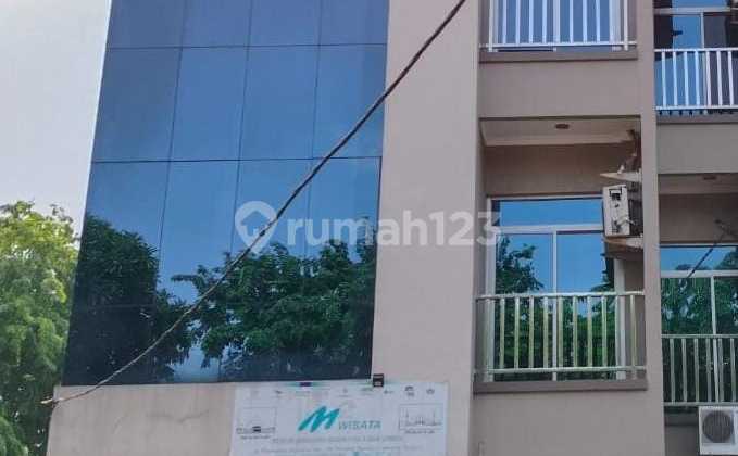 4-Story Commercial Shop House on Jl Pahlawan Revolusi, Pd Bambu, Duren Sawit, East Jakarta 1