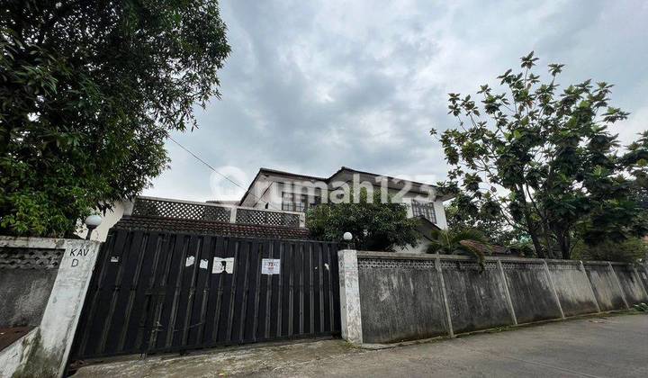 Old 2-Story House on Kemang Timur Street, South Jakarta, Strategic Location, Land Area 1,026m2, Price IDR 13.6 Million/m2, Cheap, Cash Only