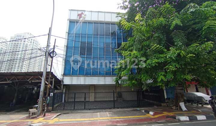 Bangunan Kantor Komersil Di Jl Sultan Iskandar Muda Kebayoran Lama Jakarta Selatan