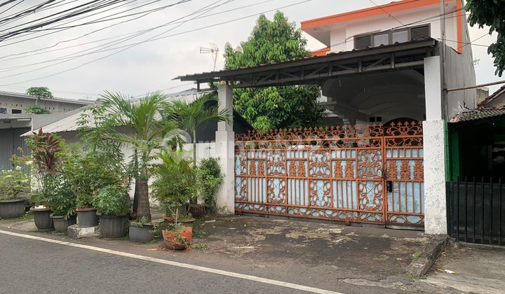 Serene House on East Kayu Manis Street, Matraman, East Jakarta Serene House on East Kayu Manis Street, Matraman, East Jakarta