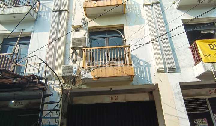 3-Story Shop House in Taman Surya Buana Cipadu, Tangerang 2