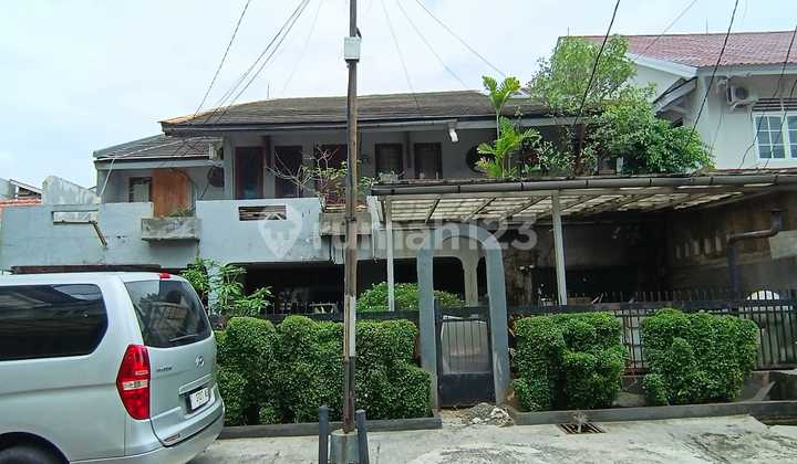 Old 2-Story House on Jl Melawai 11, Kebayoran Baru, South Jakarta Old 2-Story House on Jl Melawai 11, Kebayoran Baru, South Jakarta