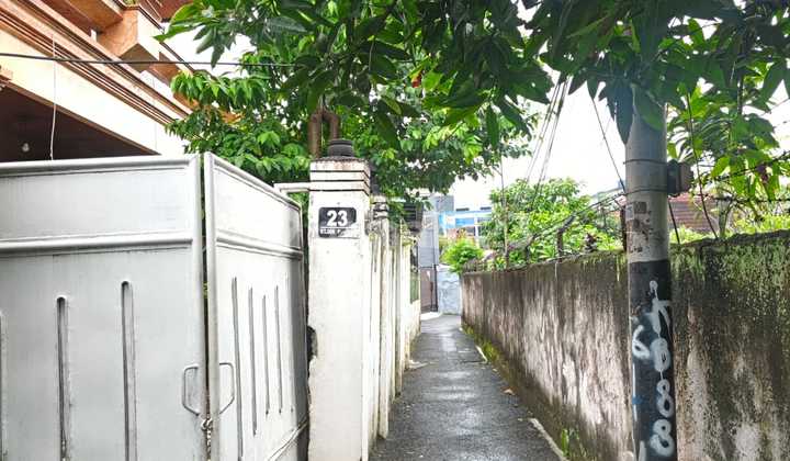 Old 2-Storey House on Jl Benda I, Pulo, Kebayoran Baru, South Jakarta 2