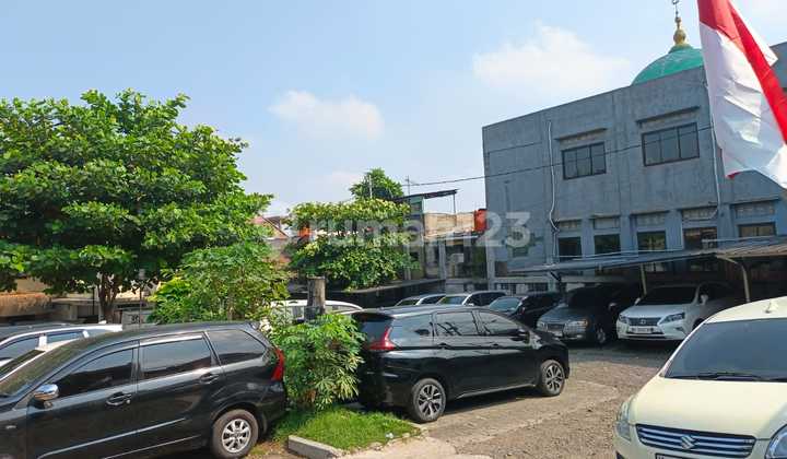 House Used for Business Large Yard 3 Floors on Jl Damai IV Cipete South Jakarta