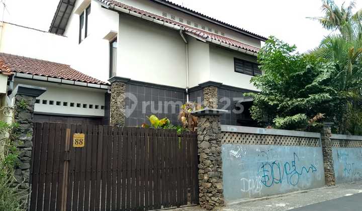 Old 2-story House on Jl. Gelatik Atas, East Ciputat, South Tangerang Old 2-story House on Jl. Gelatik Atas, East Ciputat, South Tangerang
