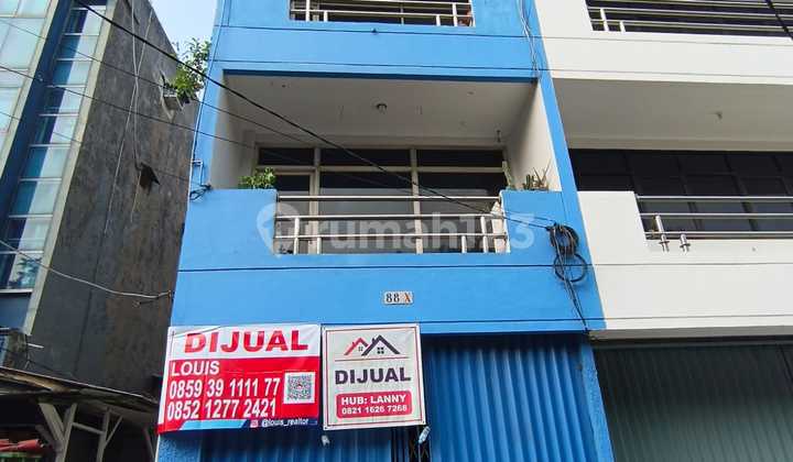3-Storey Commercial Shophouse on Wolter Monginsidi Street, Kebayoran Baru, South Jakarta