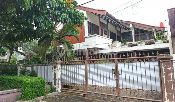 Charming 2-Story Old House in Bintaro Sector 1, Jl Bintaro Tengah Raya, South Jakarta Charming 2-Story Old House in Bintaro Sector 1, Jl Bintaro Tengah Raya, South Jakarta