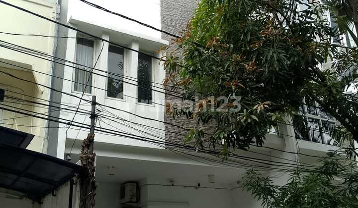 3-Story House on Jl. Kelapa Lilin VII, Kelapa Gading, North Jakarta