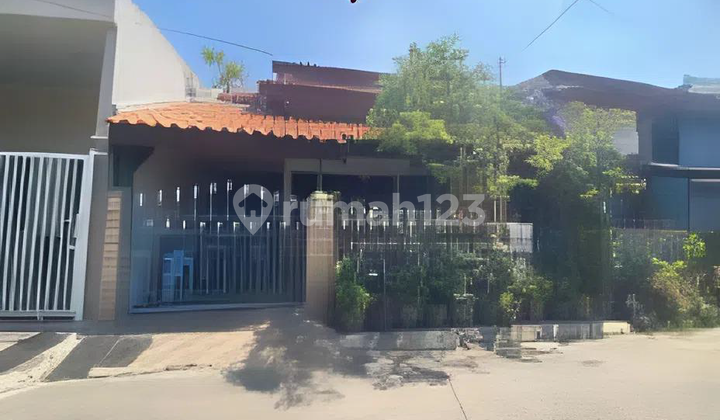 Rumah Bagus di Daerah Lebak Indah Asri Surabaya