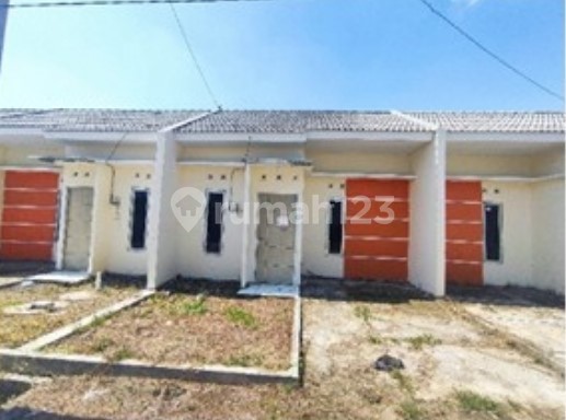 Nice House Near Provincial Road, Schools, Health Facilities in Gresik Area