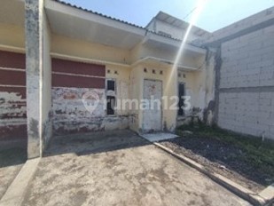 Nice House Close to Provincial Road, School, Health Facilities in Gresik Nice House Close to Provincial Road, School, Health Facilities in Gresik