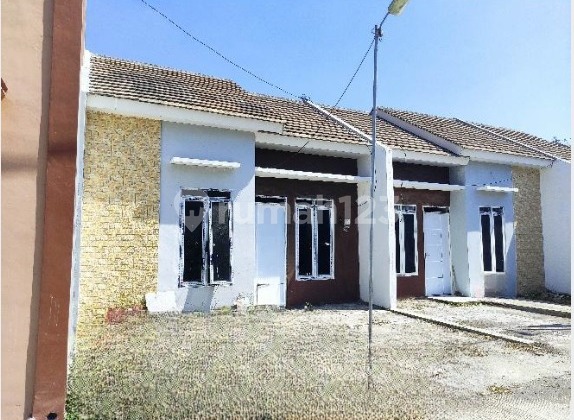 Rumah Bagus Dekat Jalan Provinsi, Sekolah, Fasilitas Kesehatan di Gresik