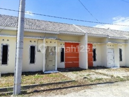 Nice House Near Provincial Road, Schools, Health Facilities in Gresik Area 2