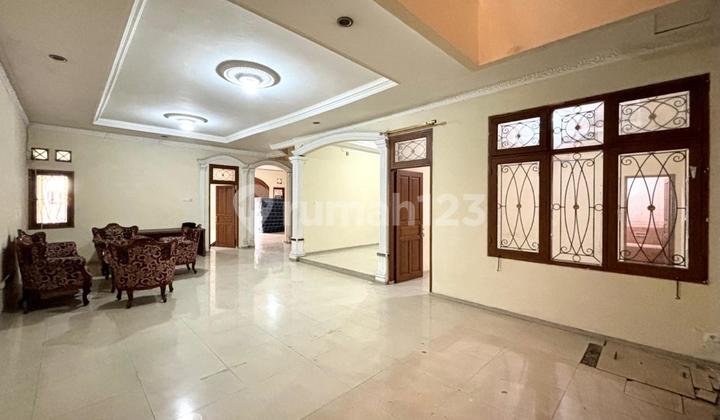 Rumah 3 Lantai Dijual Lokasi Strategis di Kawasan Tebet Barat Jaksel 2