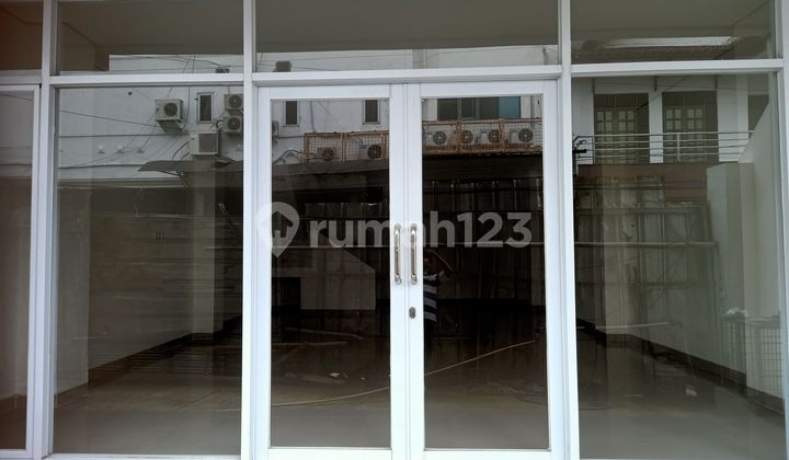 4-STOREY SHOPHOUSE IN PRIME TEBET LOCATION 4-STOREY SHOPHOUSE IN PRIME TEBET LOCATION
