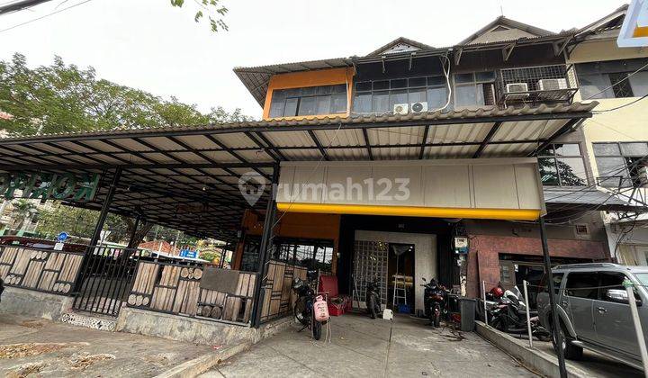 Jual Ruko 3 Lantai Lokasi Strategis di Tebet 2