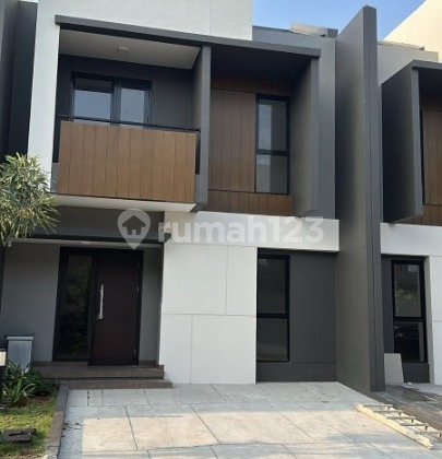 Hunian Nyaman 2 Lantai di Cluster Regia, Summarecon Crown Gading – Strategis di Bekasi