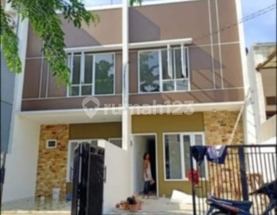 Rumah Modern Nyaman di Gading Griya Residence 2