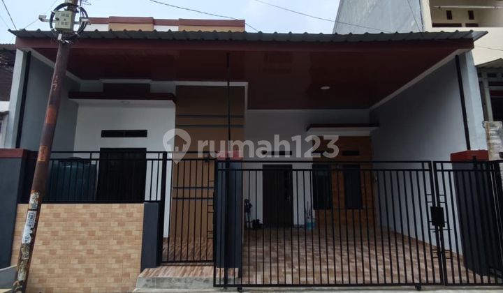 Rumah Bangunan Baru dan Siap Huni di Komplek Perumahan Pesona Anggrek Bekasi.
