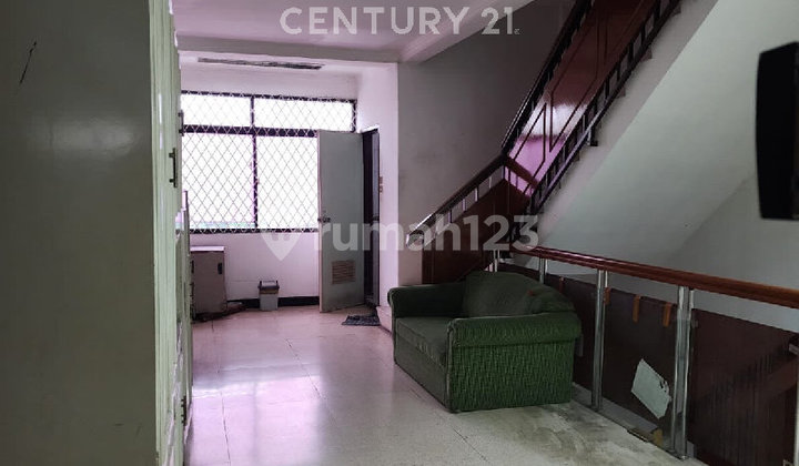 For Rent: Per Floor Shophouse in the Golden Triangle of Cikini 2