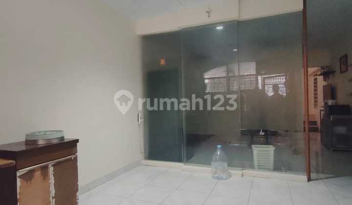 Rumah Luas & Nyaman di Taman Kota Jakarta Barat 2