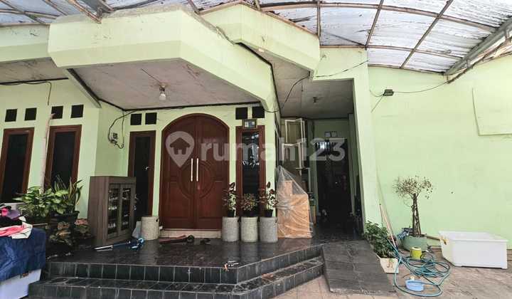 Dijual Rumah di Pinggir BKT cocok untuk BERBAGAI USAHA,Siap Pakai