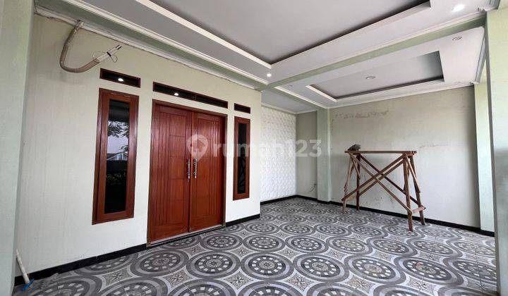 garasi/carport rumah asri dan nyaman royal