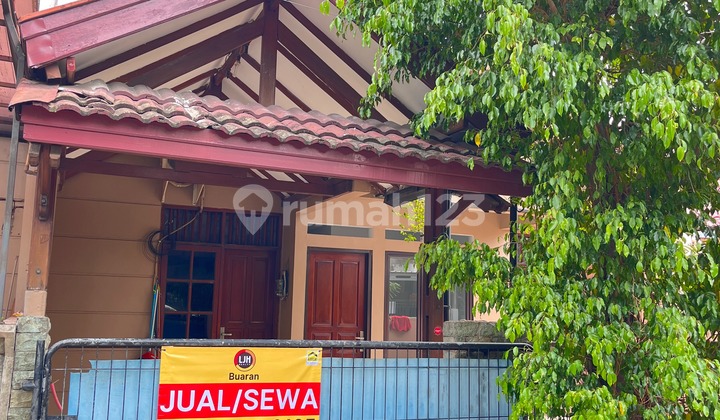 Disewakan Rumah strategis selangkah dari LRT, Lingkungan Asri Disewakan Rumah strategis selangkah dari LRT, Lingkungan Asri