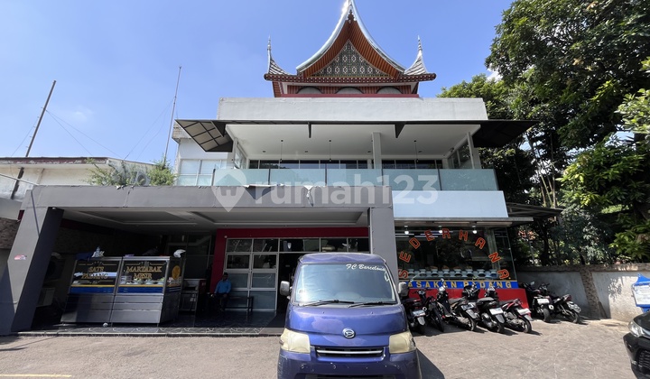 Ruang Usaha Luas, Strategis depan di Cikini Jakarta Pusat