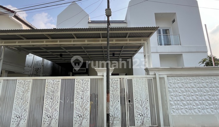 Dijual Rumah Mewah Modern Baru Siap Huni,5 Menit dari Mall