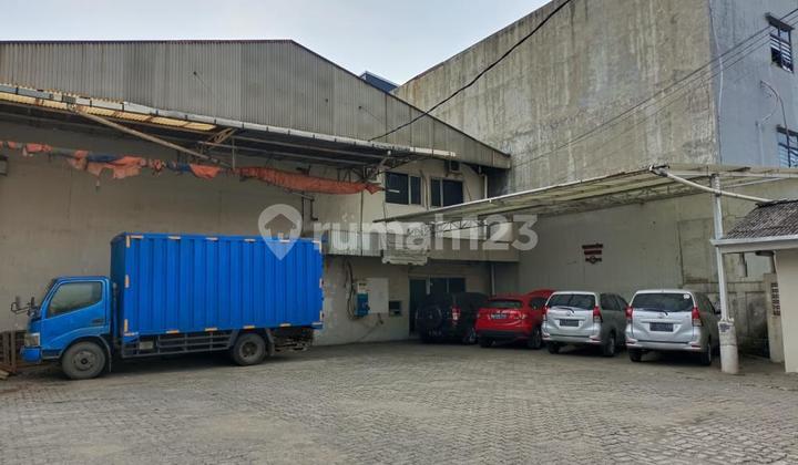 Strategic Warehouse Workshop Near Imam Bonjol Road