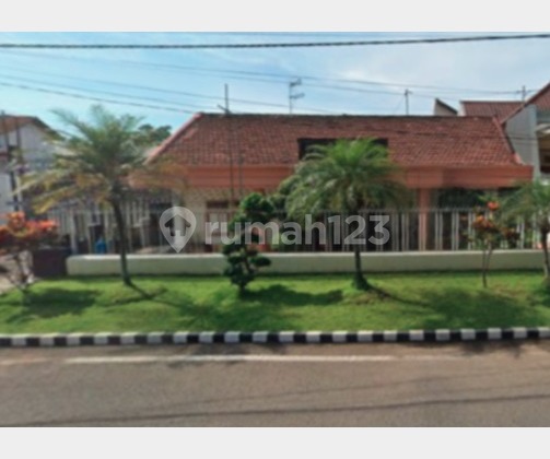 Large House Hook Position Suitable for Cafe Restaurant Business or Boarding Houses in the Center of Malang City Large House Hook Position Suitable for Cafe Restaurant Business or Boarding Houses in the Center of Malang City