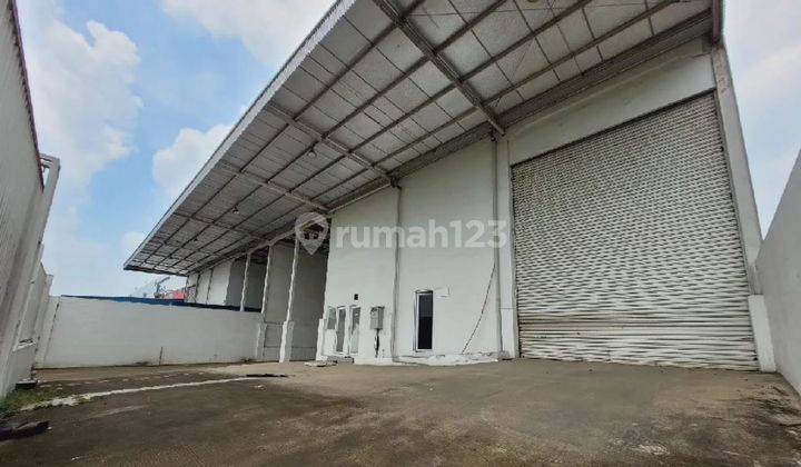 Disewakan Gudang Murah di Delta Silikon 3, Akses Kontainer 40 Feet, Loading Dock 2